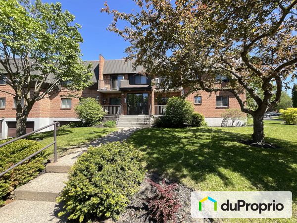 201-400, place du Manoir, Mont-St-Hilaire à vendre
