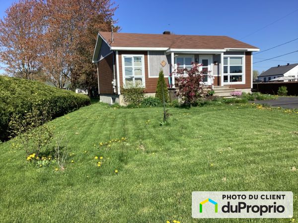 Summer Front - 1200 rue Saint-Bruno, Farnham for sale