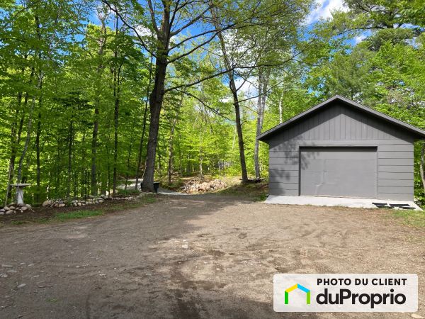 1774 rue Pierre-Péladeau, Ste-Adèle for sale