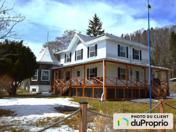 254 rue de l'Église, Les Éboulements for sale
