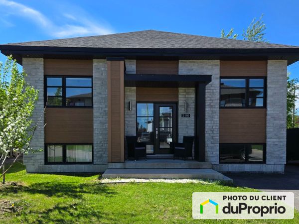 200, rue des Artisans, St-Lin-Laurentides à vendre