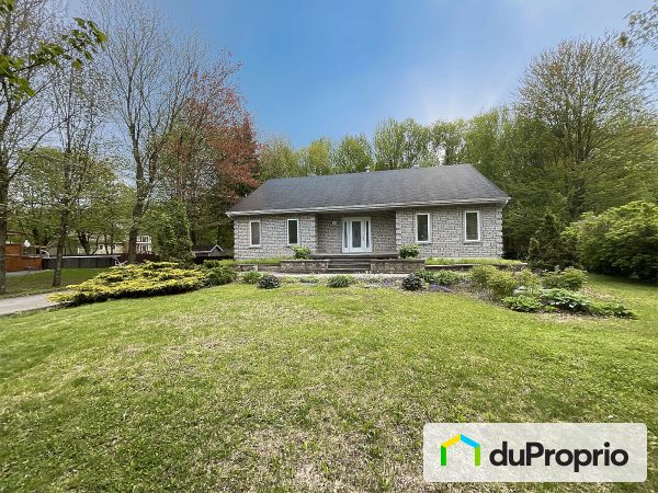 112, rue Cyprien-Saint-Pierre, Granby à vendre