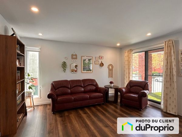 Apartment Living Room - 8535 rue Pierre-Dupaigne, Ahuntsic / Cartierville for sale