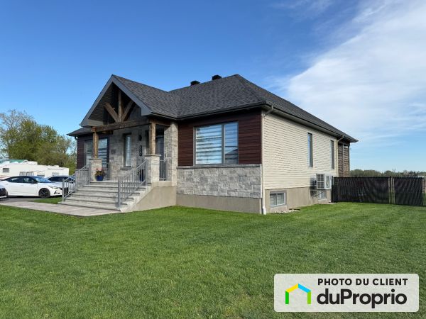 527 rue Hébert, St-Stanislas-De-Kostka for sale