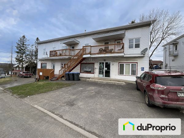 24A-24B-24C-22A-22B-22C-22 rue de la Frontière Ouest, Rivière-Bleue à vendre