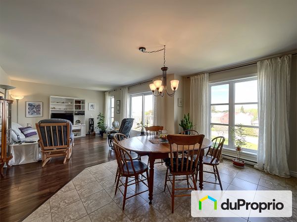 Salle à manger / Salon - 8005, boulevard Casavant Ouest, St-Hyacinthe à vendre