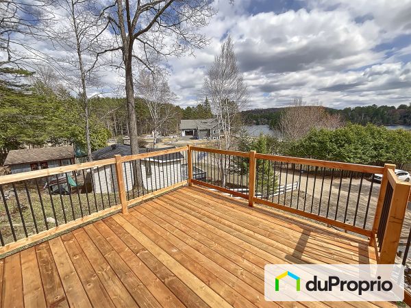 Balcony - 12 chemin des Pins, Lac-des-Plages for sale