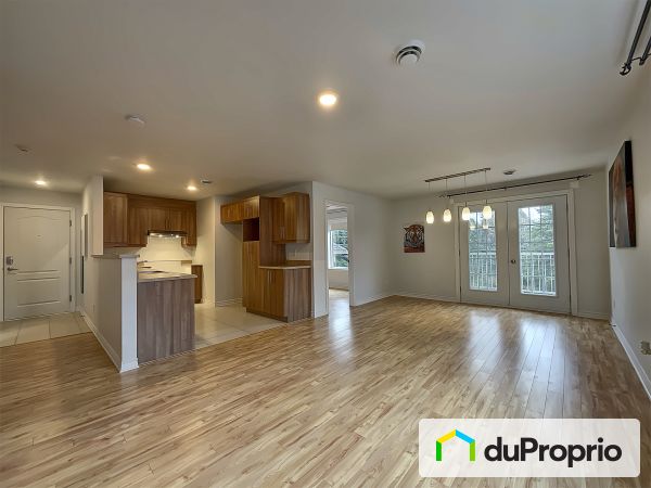 Salon - 201-671, chemin de la Rivière, Ste-Agathe-Sud à vendre