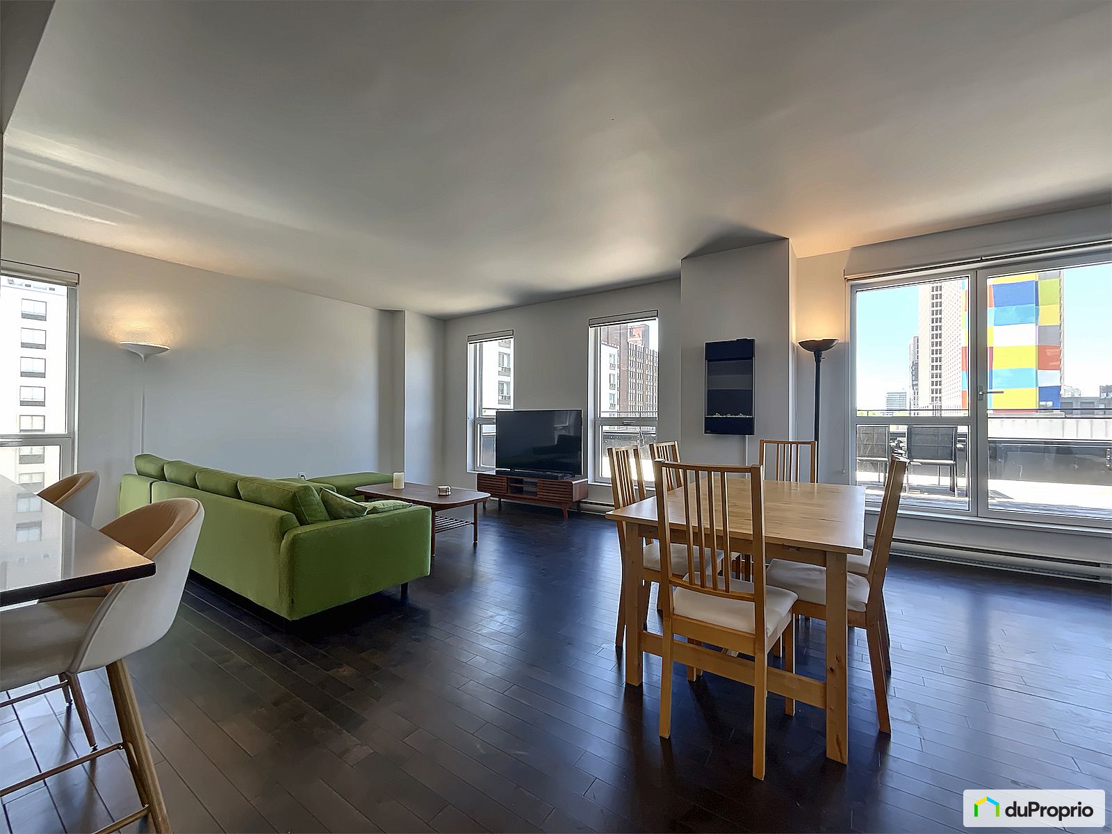 512 555 Boulevard Renee Levesq — photo 1