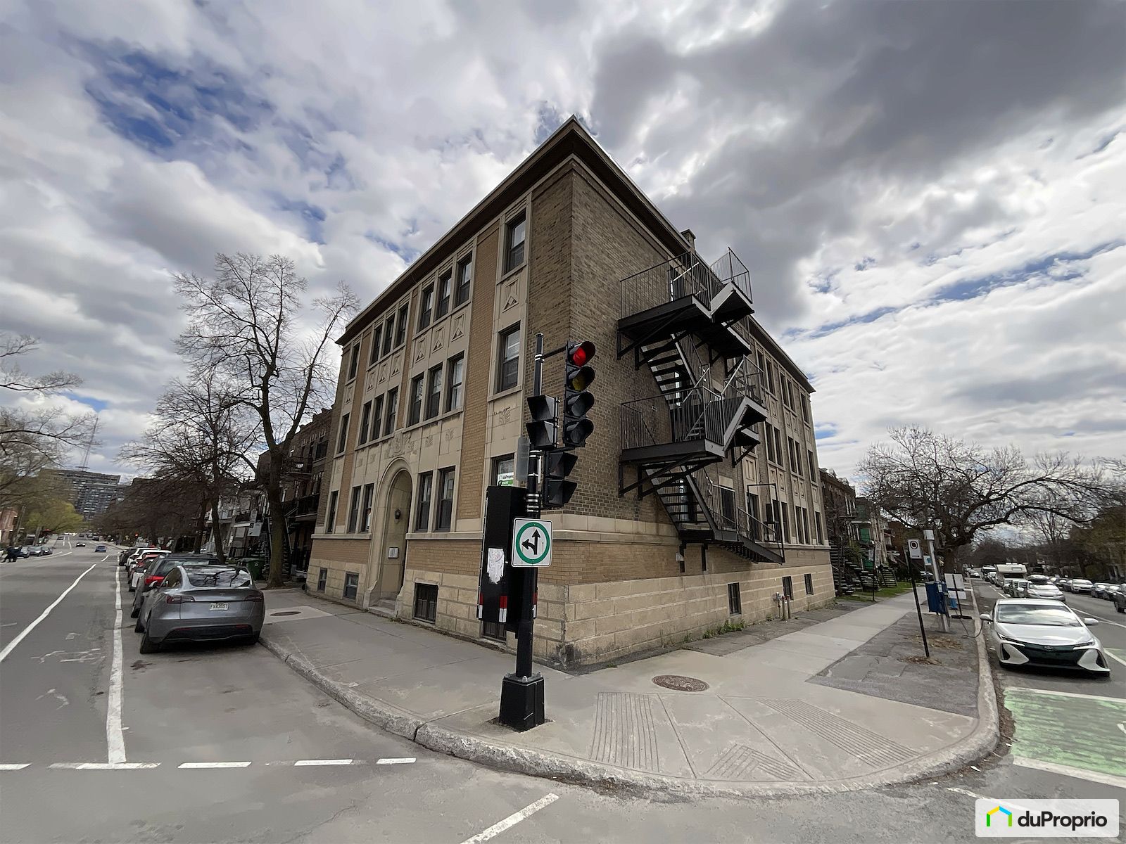 2 5390 Avenue Decelles — photo 3