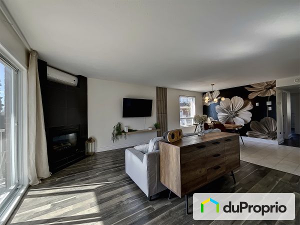 Apartment Living Room - 2-145 boulevard Louise-Campagna, Gatineau (Hull) for sale