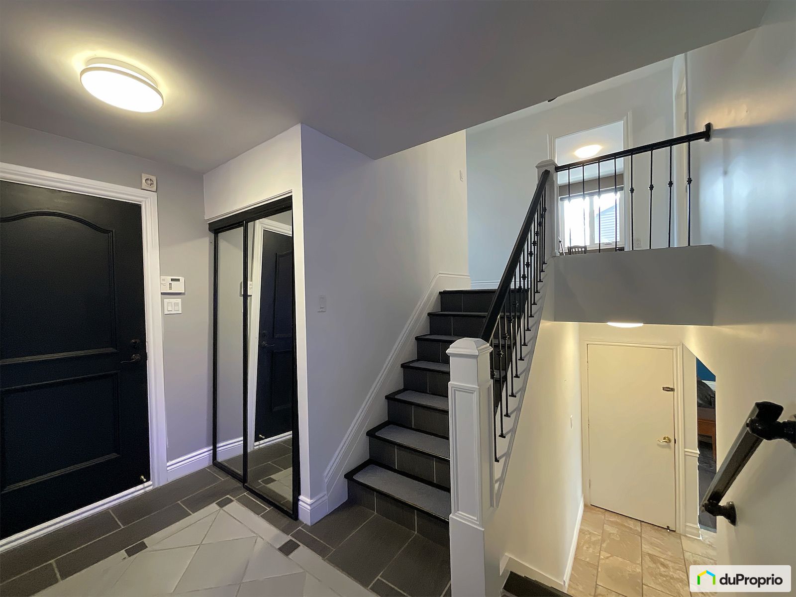 104 Rue Acres — photo 3