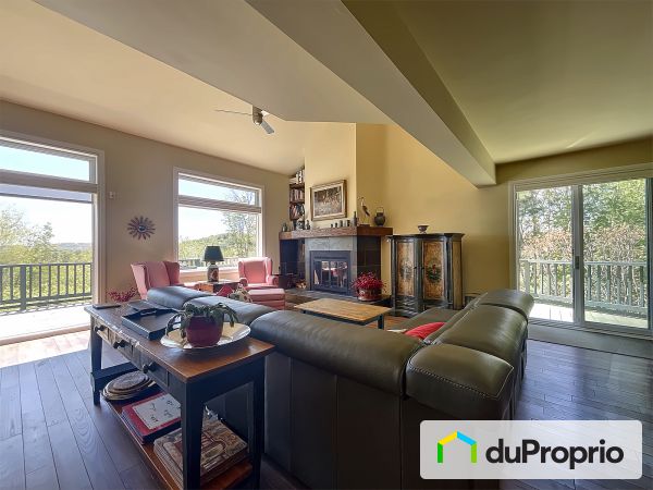 Salon - 413-1625, rue du Bourg du Lac, Ste-Adèle à vendre