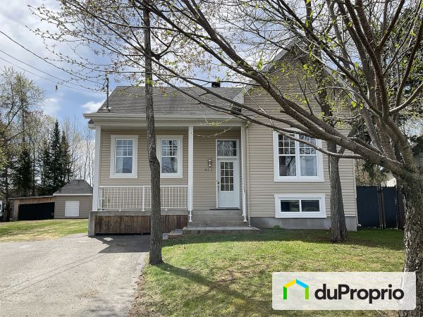 625, rue Louis-Cyr, St-Lin-Laurentides à vendre
