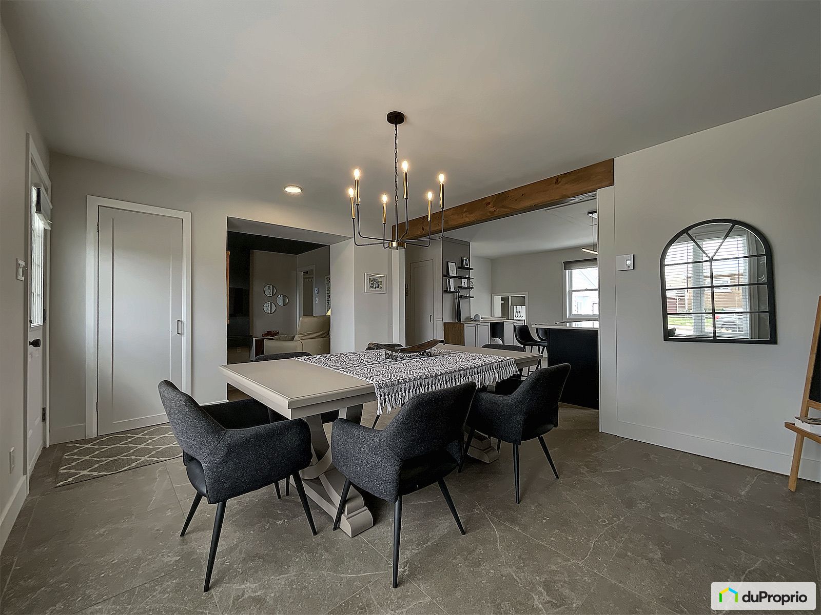 310 Rocheleau — photo 2
