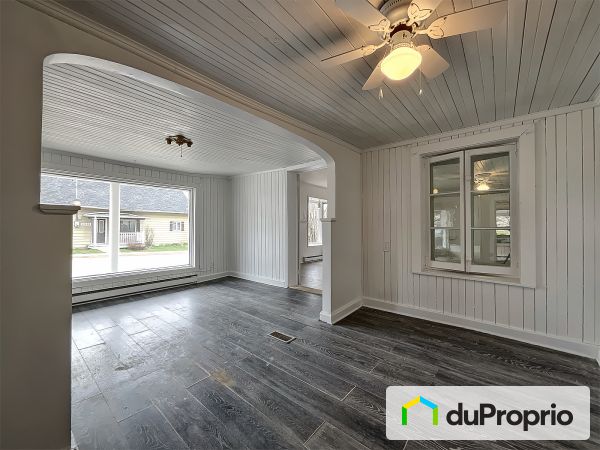 Salon - 2851-2855, rang Fontarabie, Ste-Ursule à vendre
