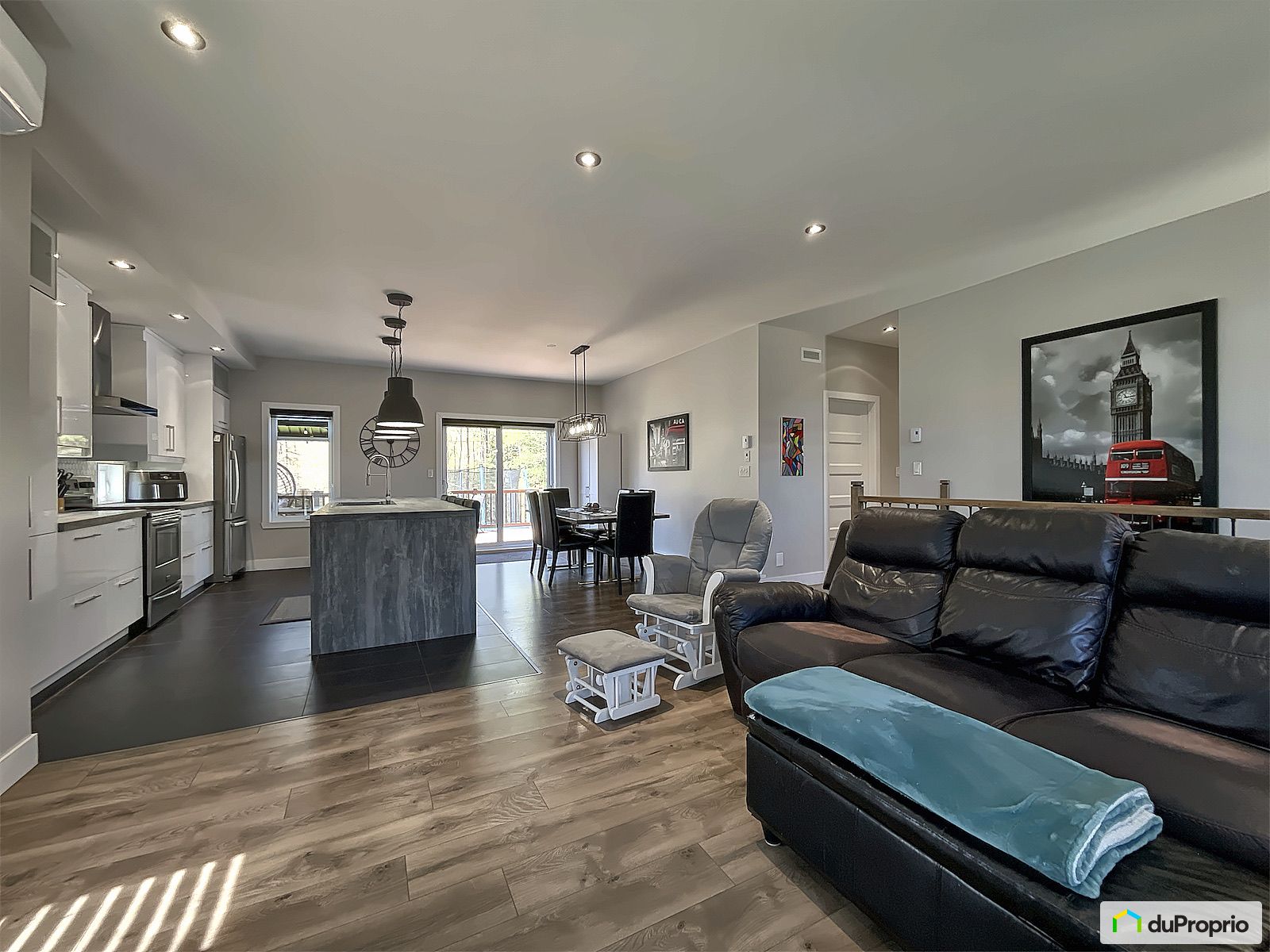 2305 Rue Des Alluchons — photo 2