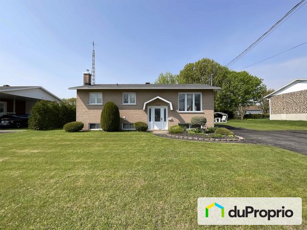 1230 3e Avenue, Acton Vale for sale