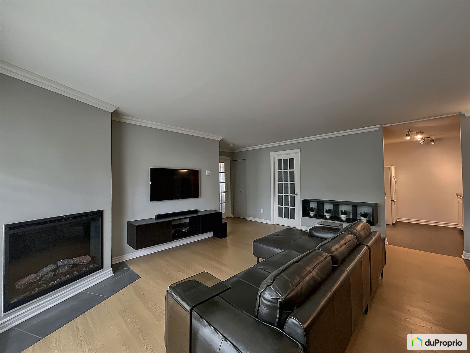 103 3540 Rue Marian — photo 3