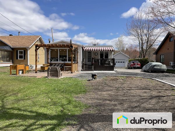 33 rue des Chalets, St-Apollinaire for sale