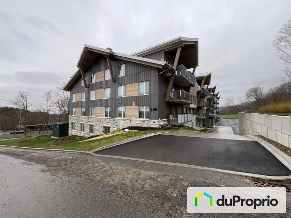404-200, rue du Beau-Mont, Beaupré à vendre