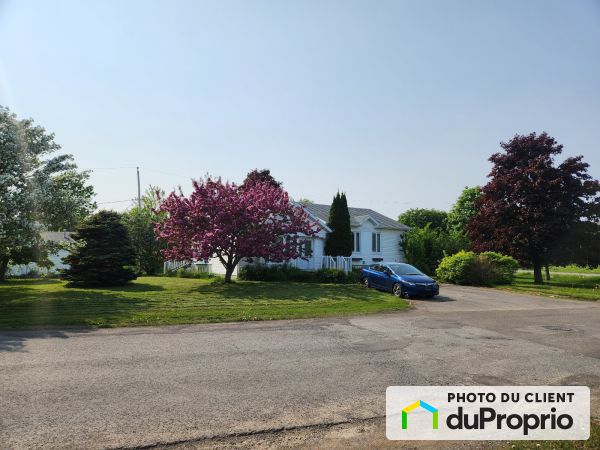 141 rue Robertson, New Richmond for sale