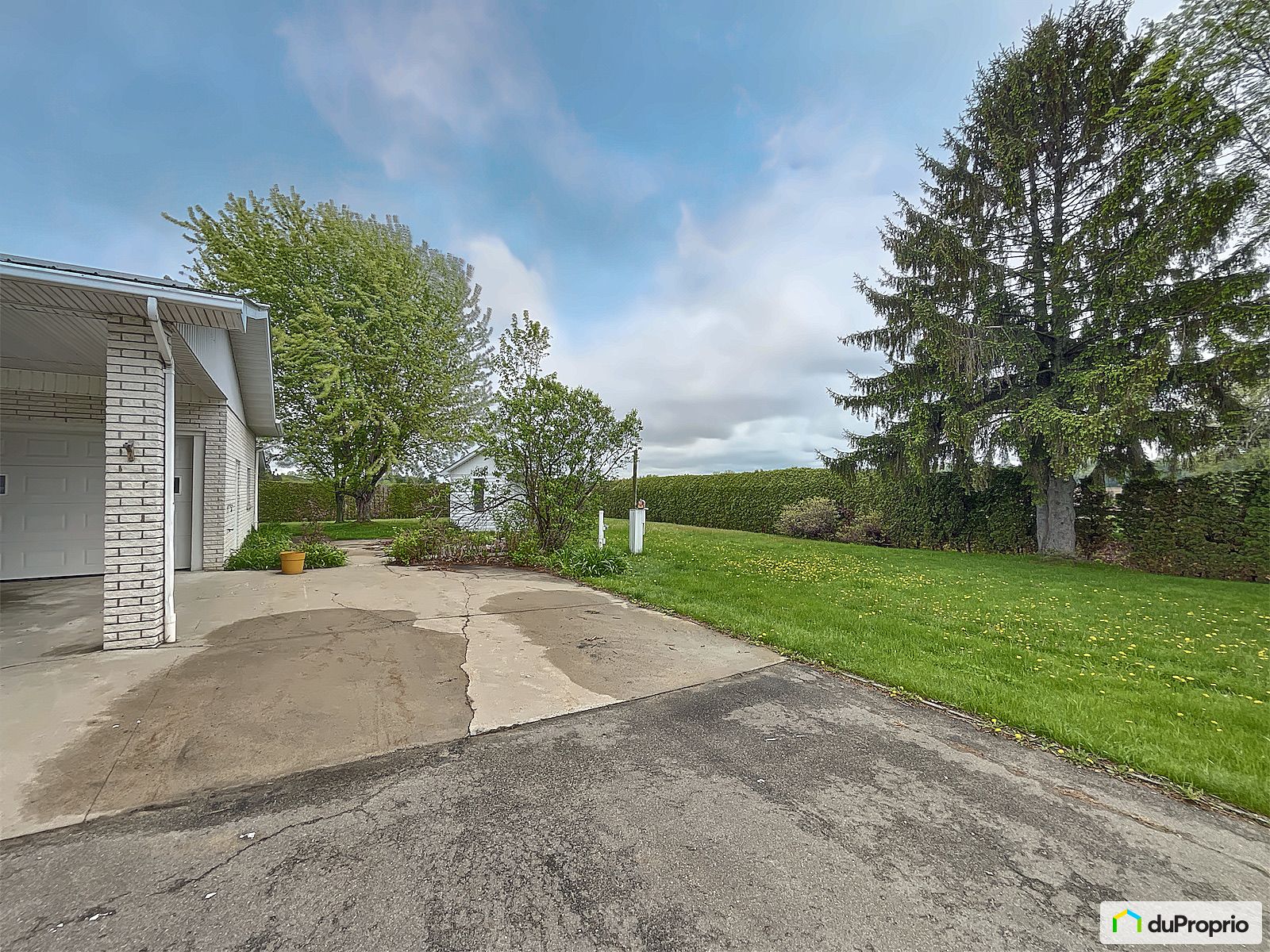 765 Boulevard Becancour — photo 2