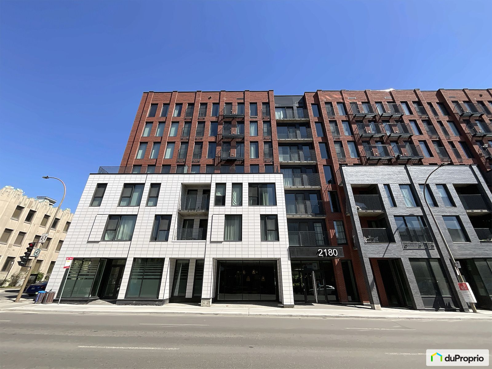 627 2180 Rue Sainte Catherine — photo 1