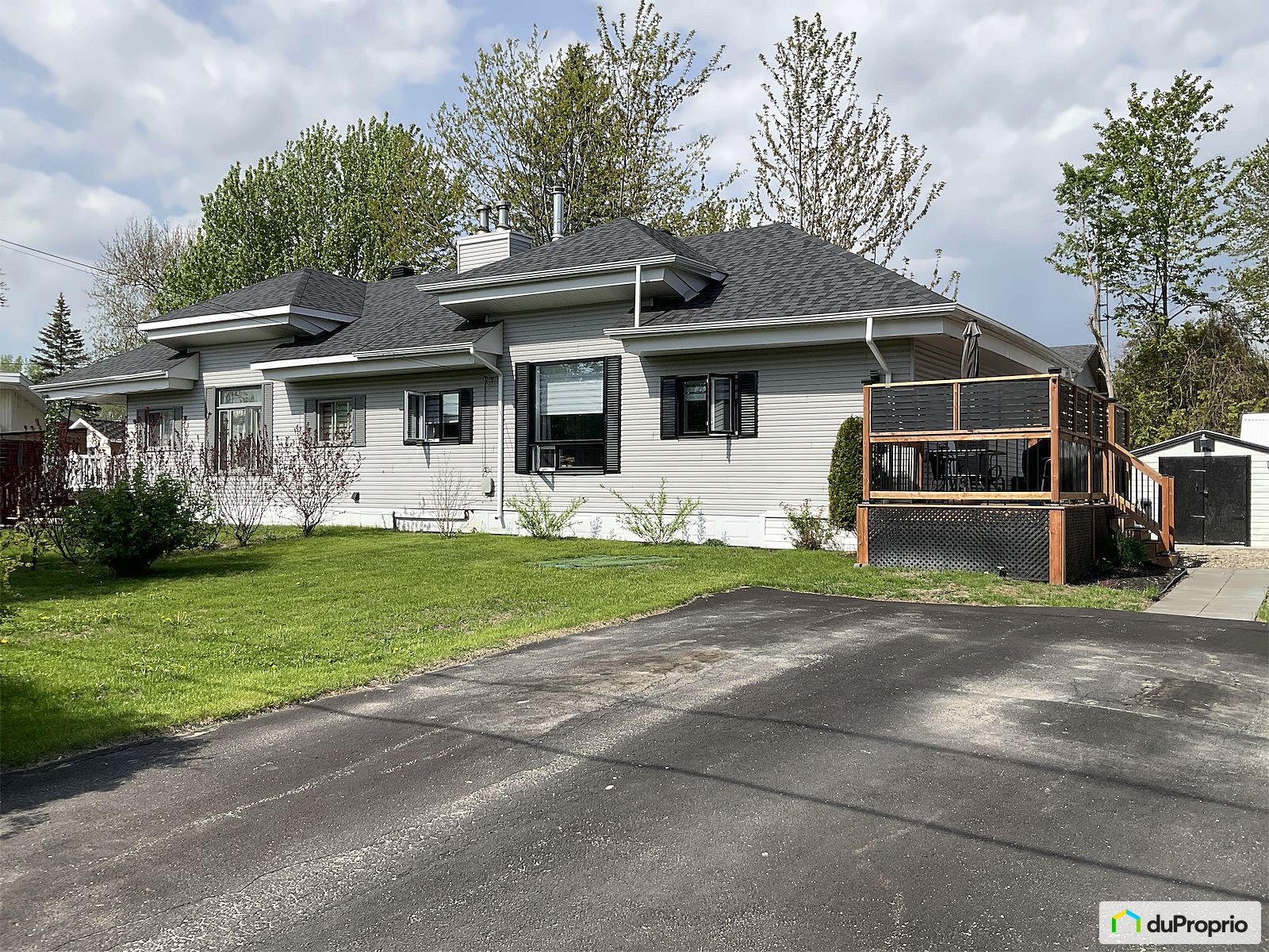 164 34E Avenue — photo 1