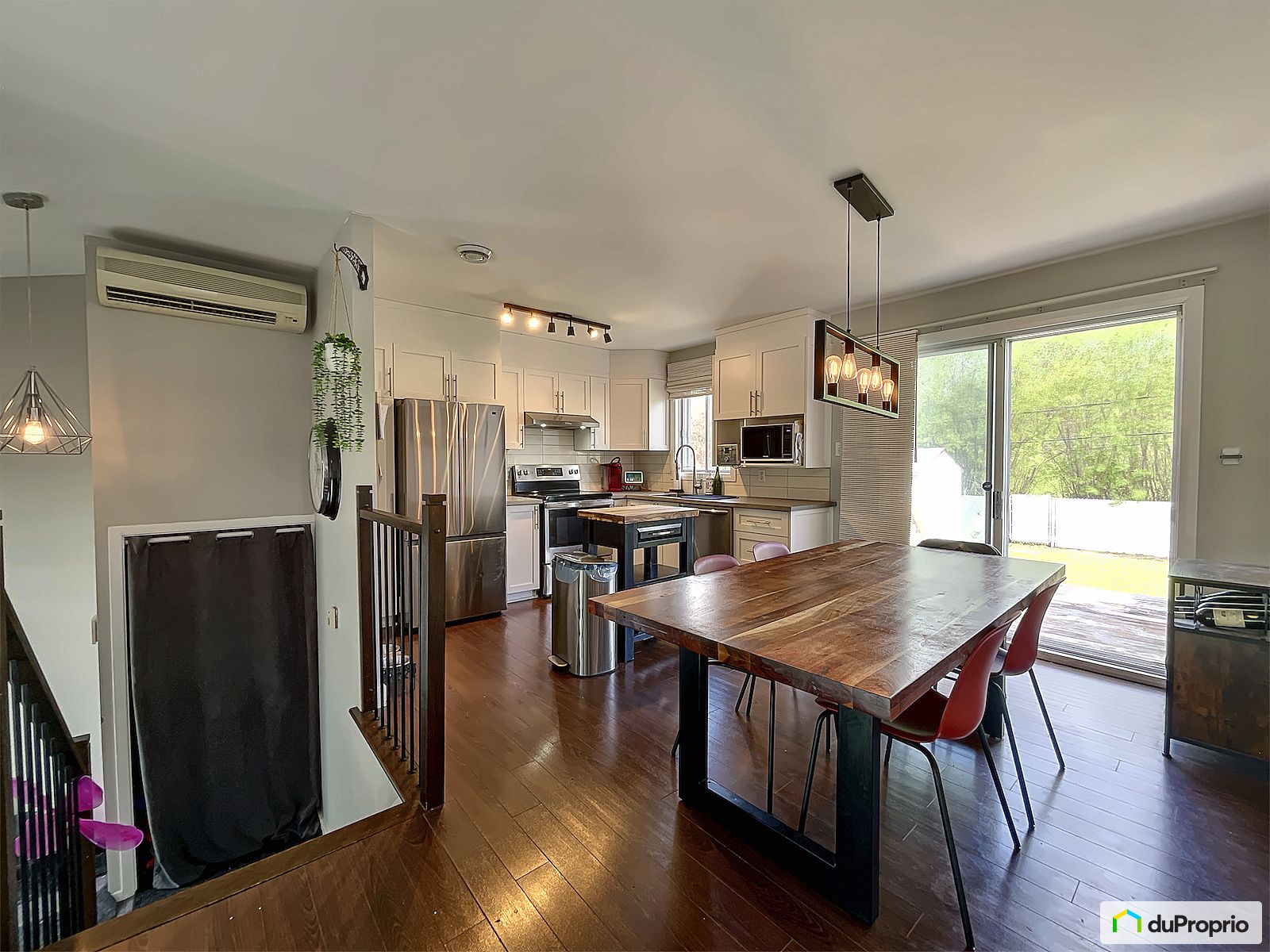 1148 Rue De Charlesbourg — photo 2