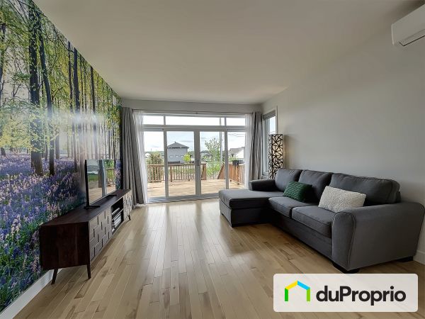 Living Room - 5 rue Charles-Powell, Bromont for sale