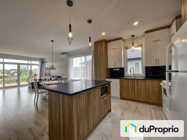 Aire ouverte - 5, rue Charles-Powell, Bromont à vendre