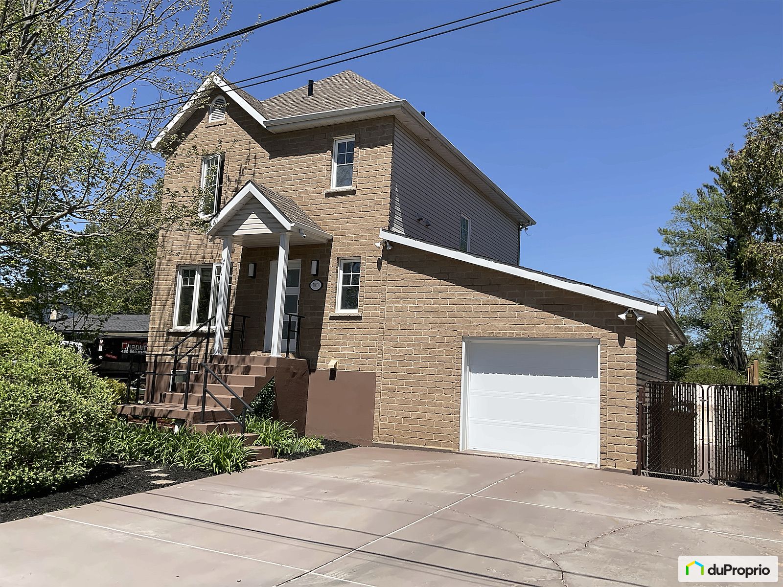 1031 Rue Des Cedres — photo 1