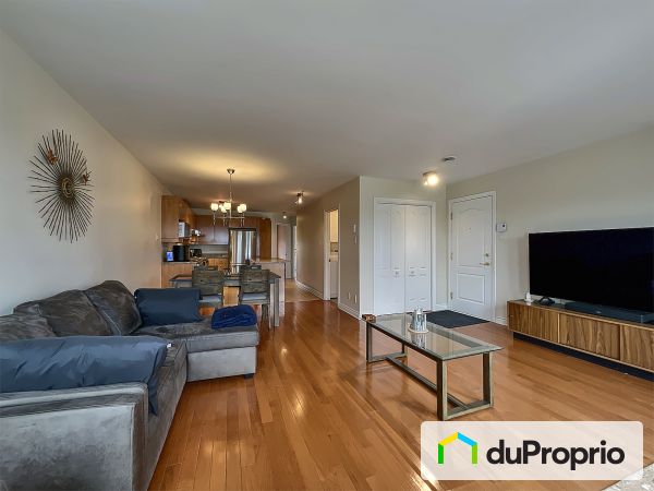 8-107 rue des Pianos, Ste-Therese for sale