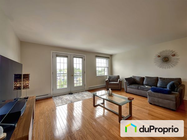 8-107 rue des Pianos, Ste-Therese for sale