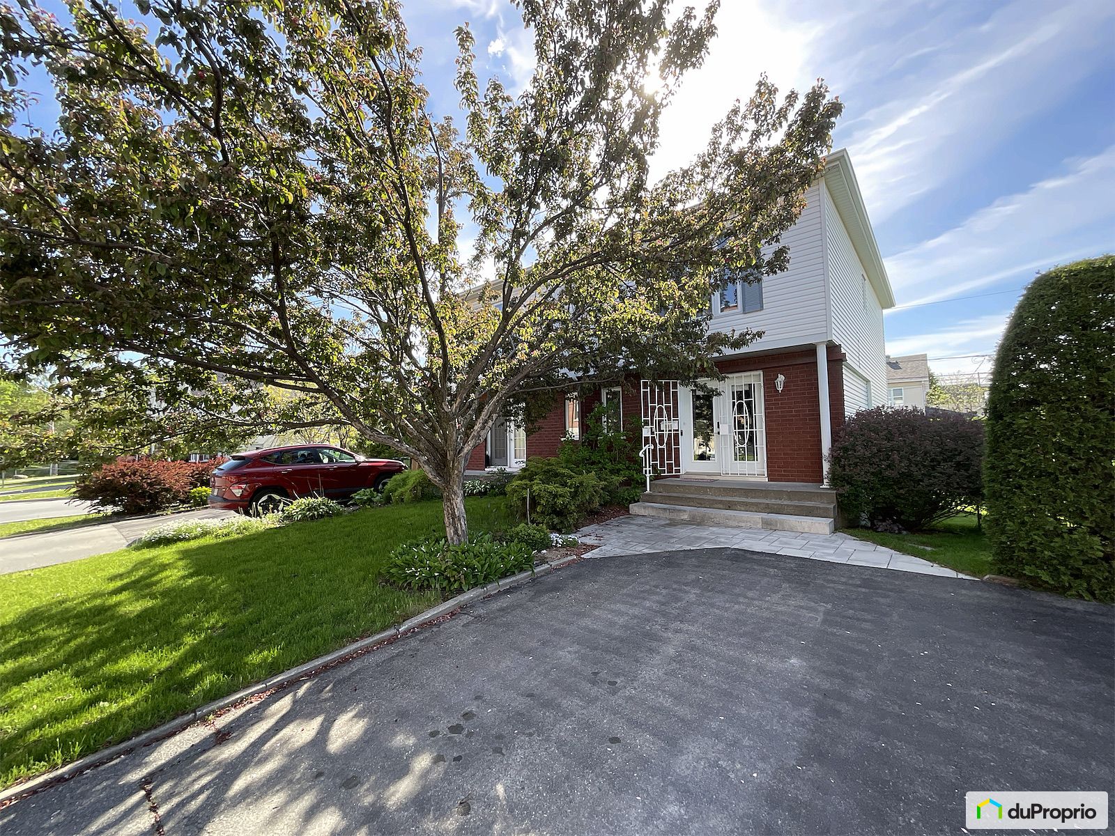 885 Rue Delorme — photo 1
