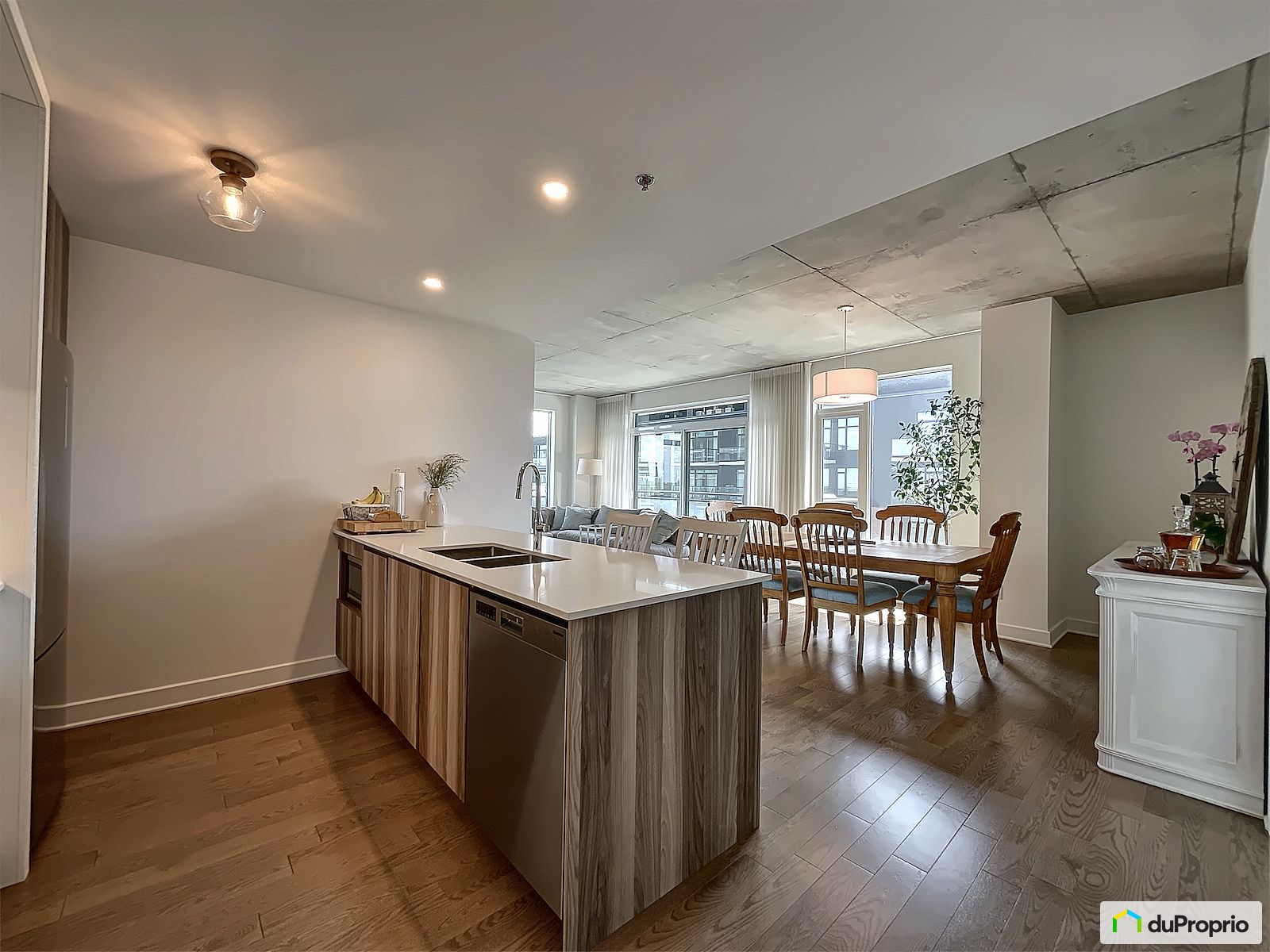 714 5905 Boulevard Du Quartier — photo 2