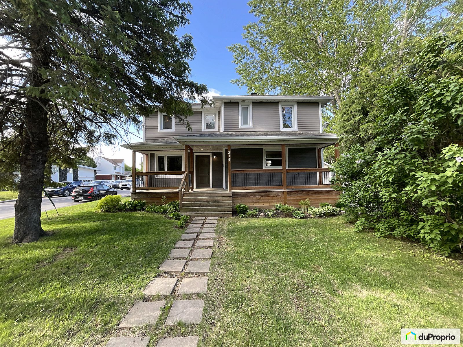 814 Boulevard Saint Rene Est — photo 1