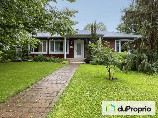 330 rue Principale, St-Vallier for sale