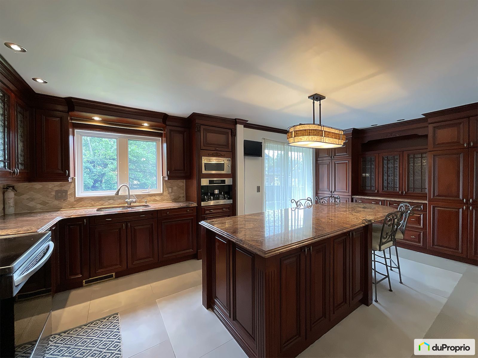 447 Rue Runnymede — photo 2