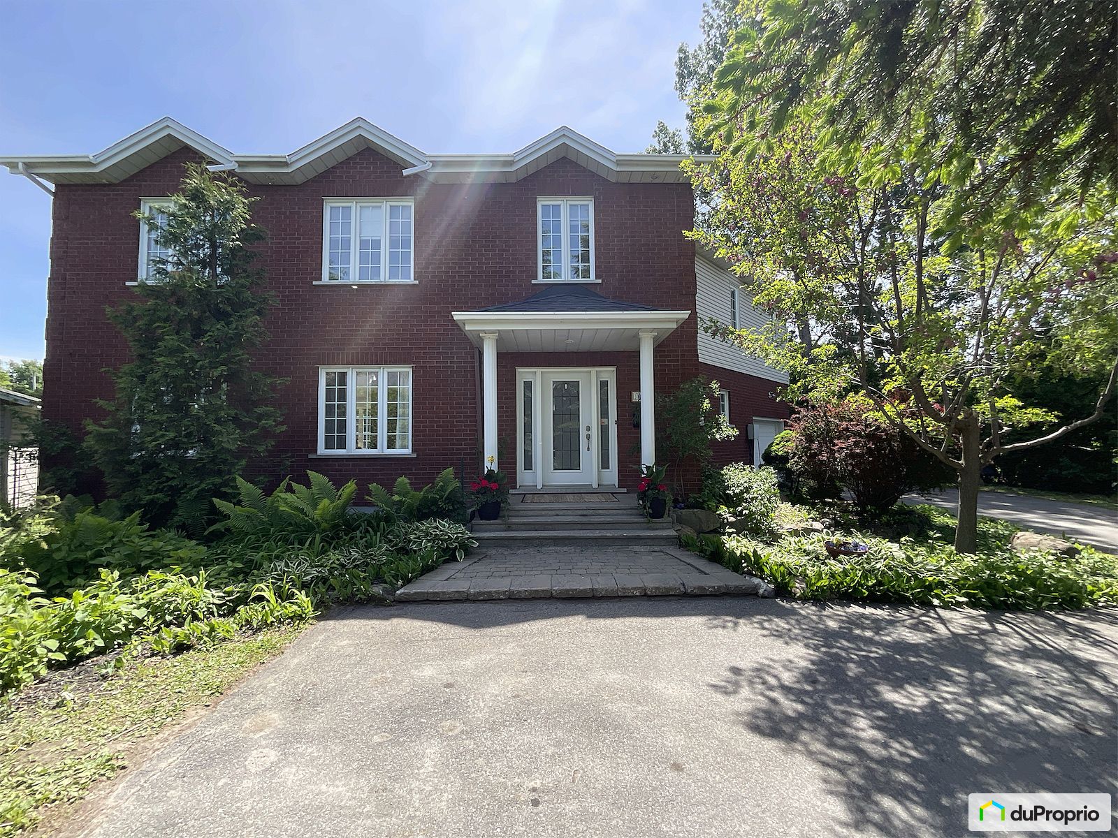 106 Rue Surrey — photo 1