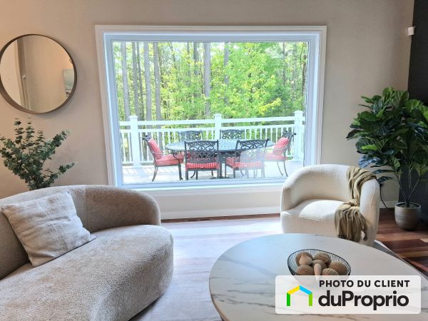 Salon - 2298, rue du Petit-Prêcheur, Magog à vendre