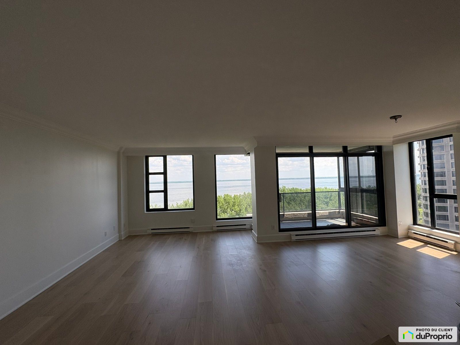 1108 200 Rue Hall — photo 1