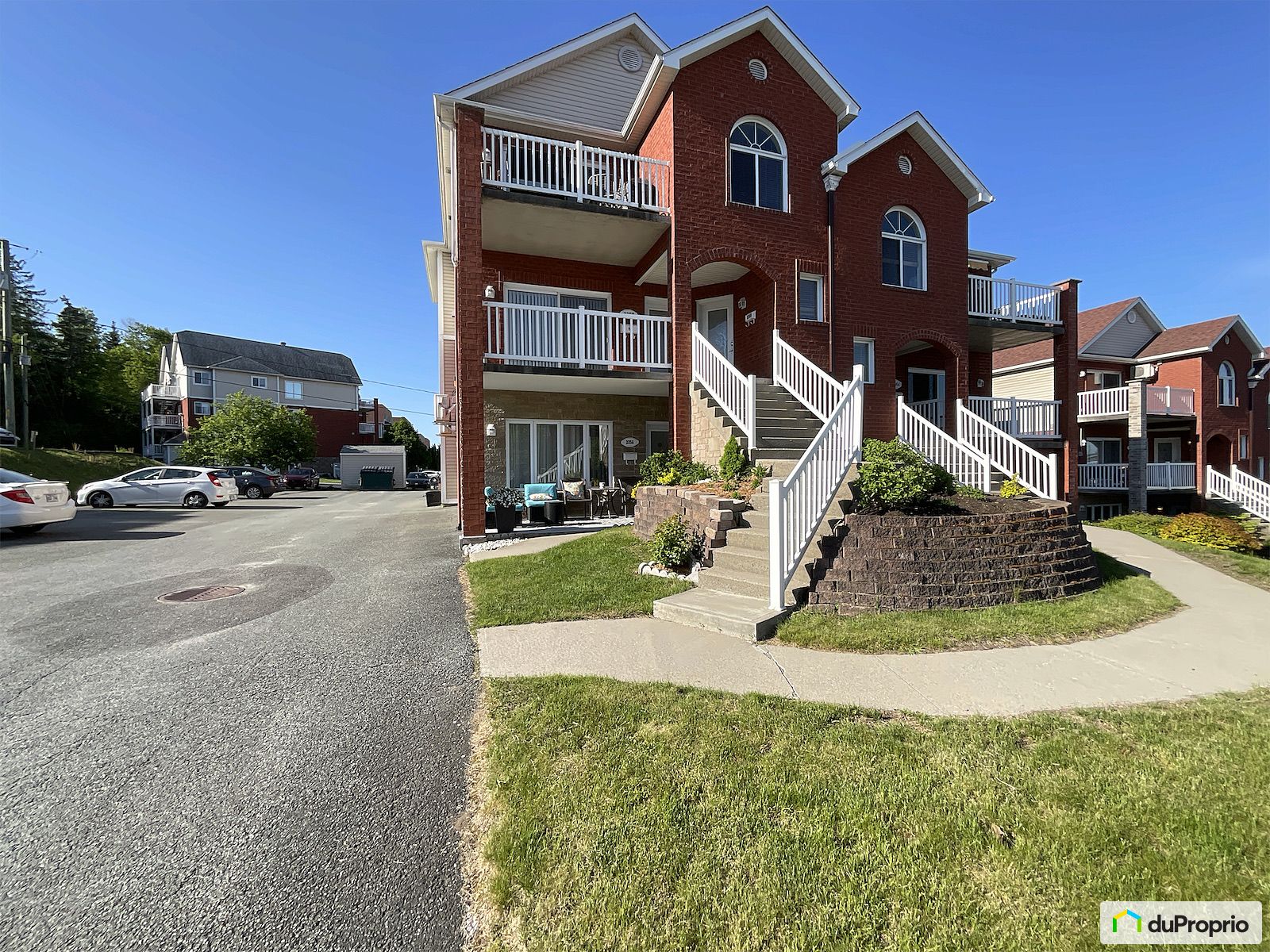 3358 Rue Therese Casgrain — photo 1