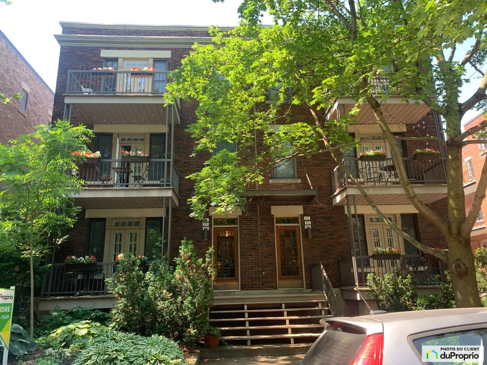 872 Avenue Stuart — photo 1