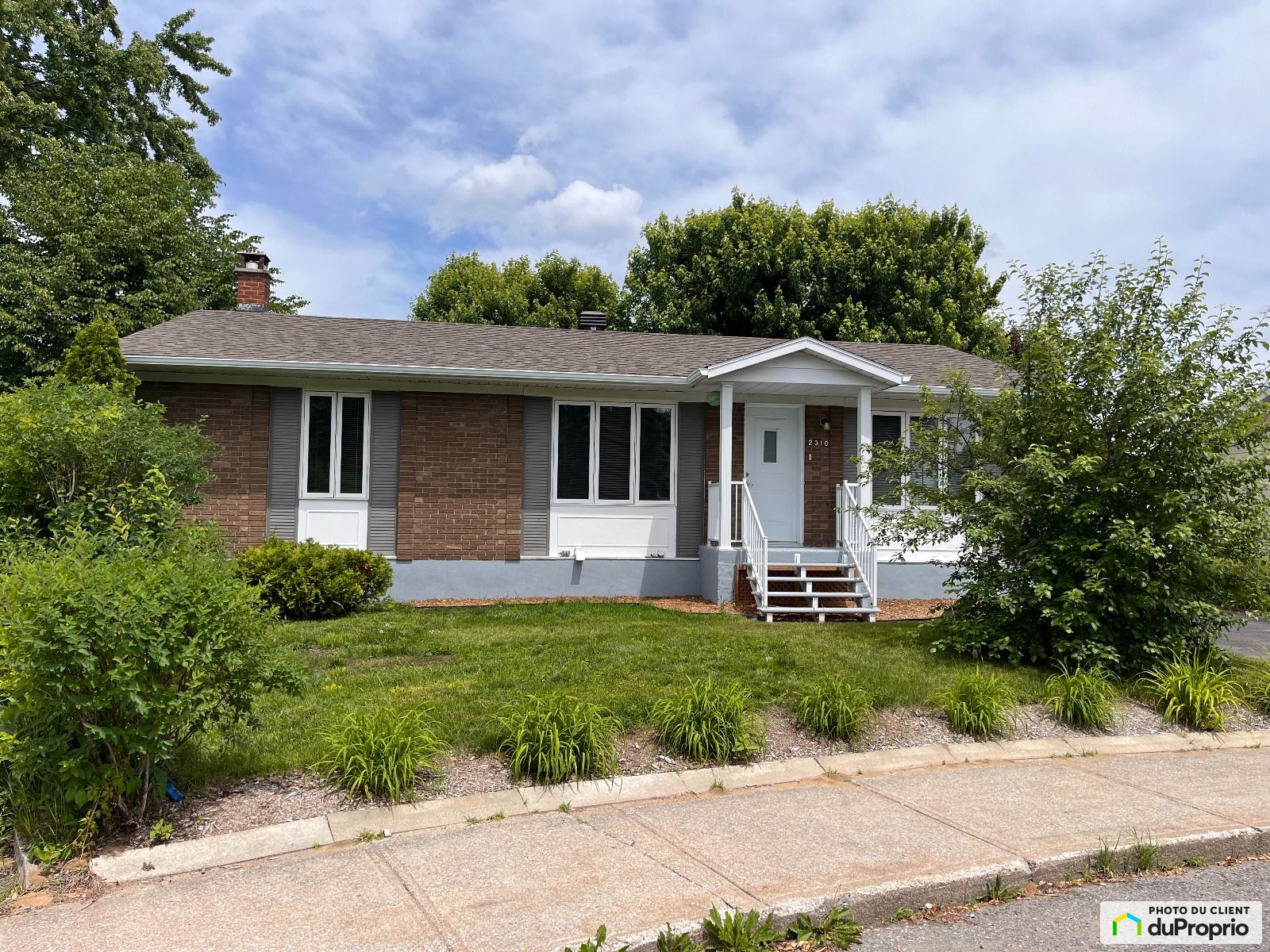 2310 Rue Magnan — photo 1