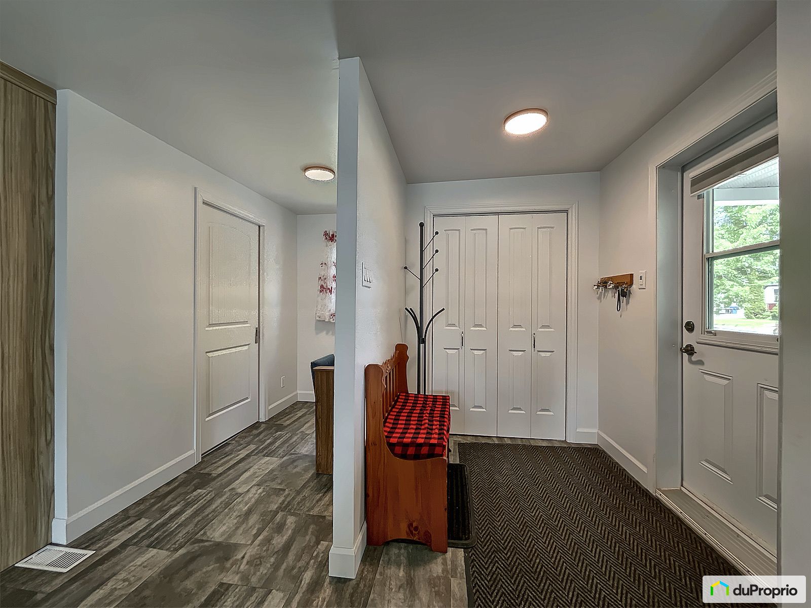 4532 Rue Gosford Est — photo 3