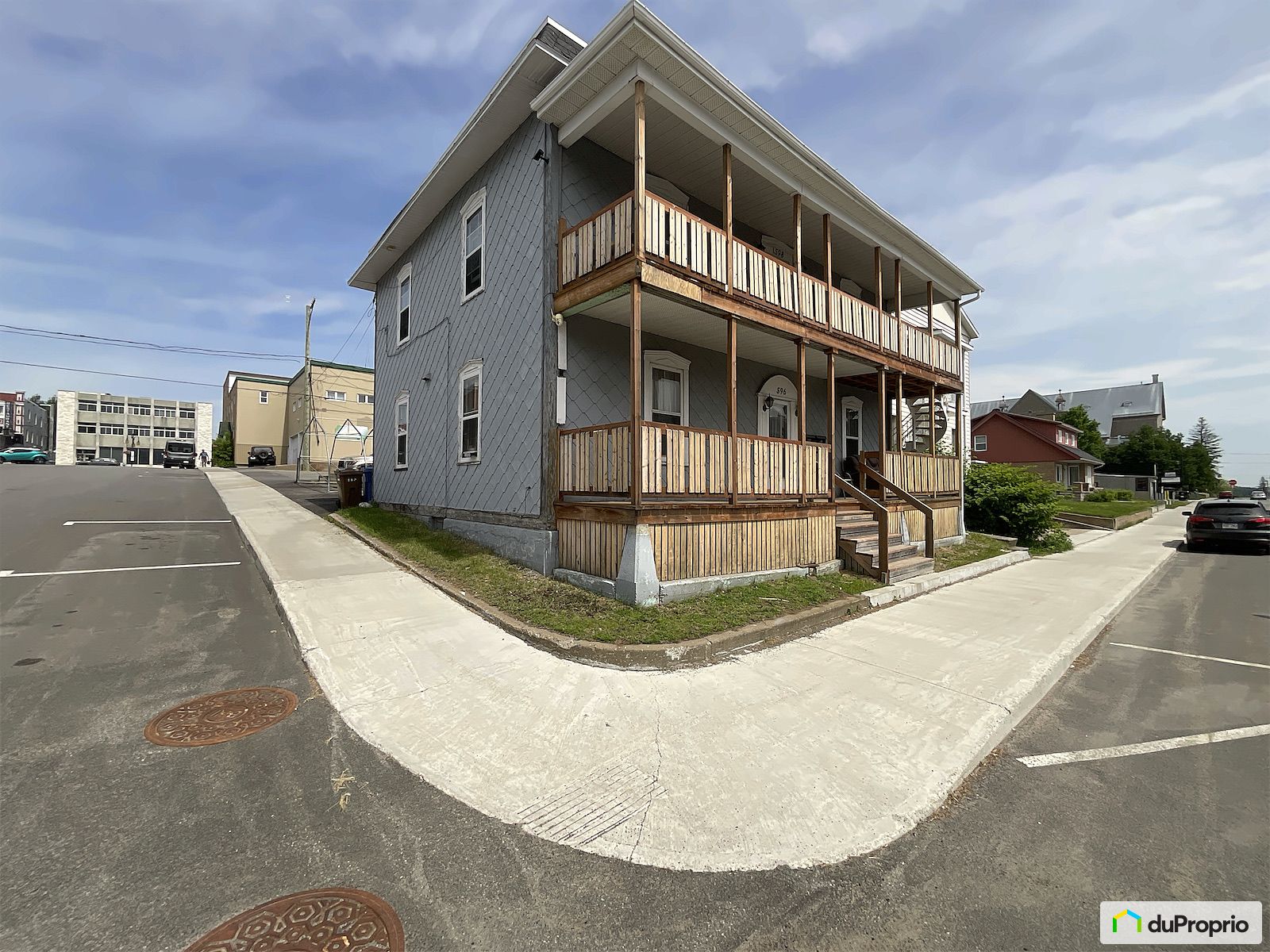 596 598 5E Avenue — photo 3