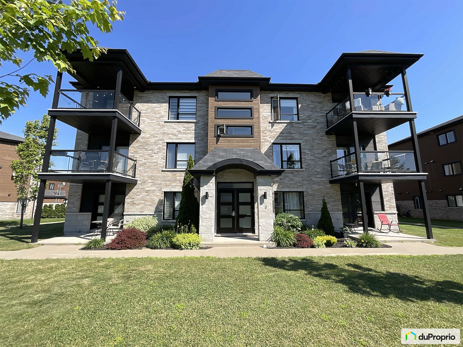 104 4 Avenue Godefroy — photo 1