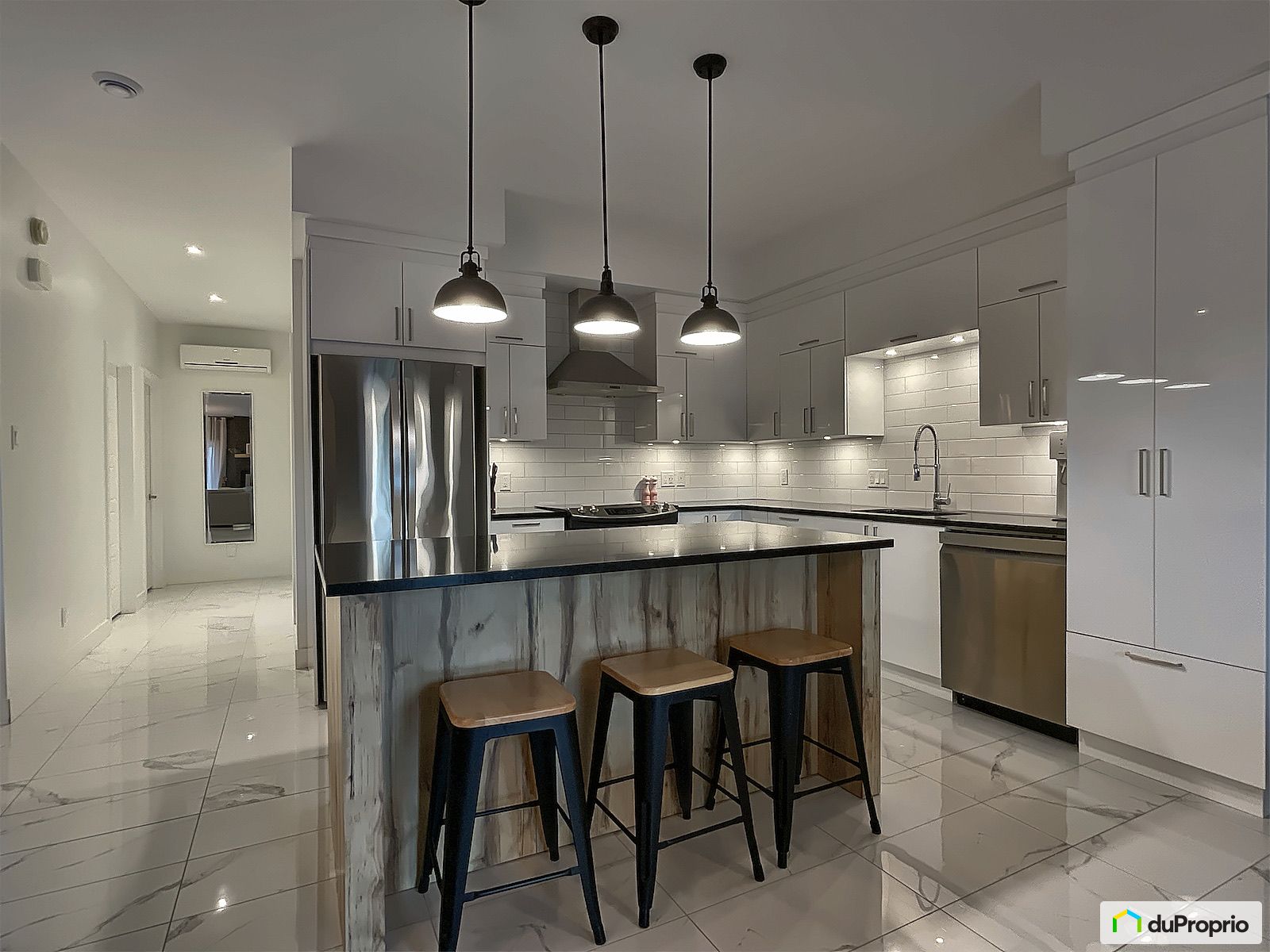 304 3350 Rue Saint Dominique — photo 2